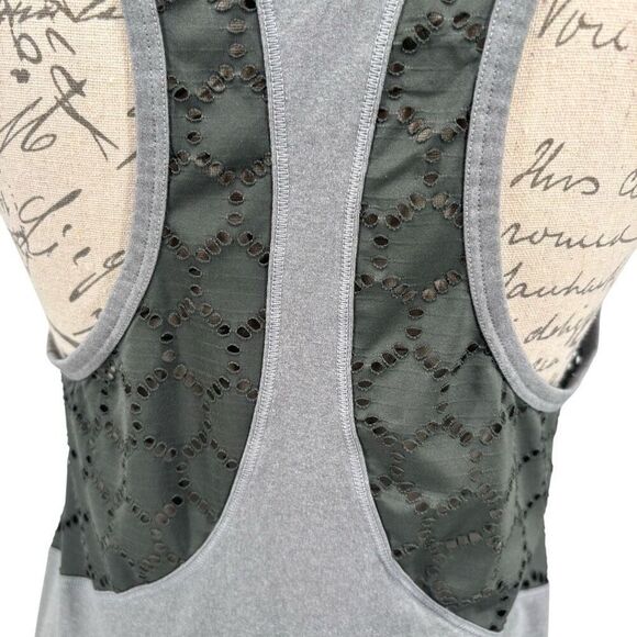 Athleta Eyelet Unsinkable Yoga Tank Top Graphite Gray Size Small - Picture 10 of 13